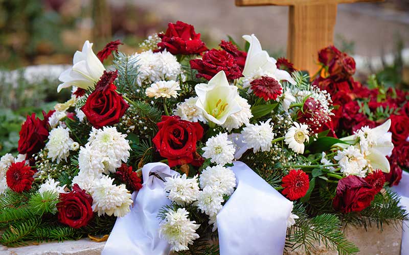 fiori-per-il-funerale-di-un-uomo